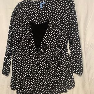 b-slim blouse that helps slim you as you look stylish